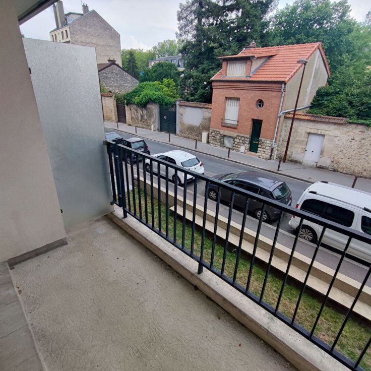 Très Beau Studio en parfait état avec ascenseur et parking - Photo 1