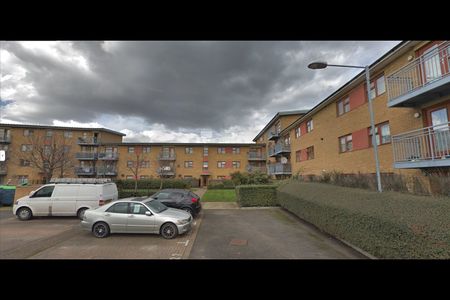 2 Bed Flat, Cooke Street, IG11 - Photo 2