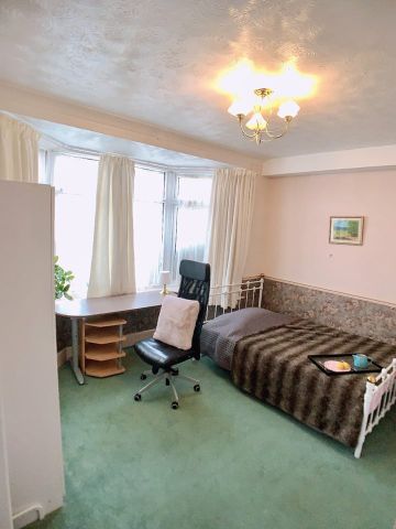 Room in a Shared House, Broadlands Road, SO17 - Photo 3