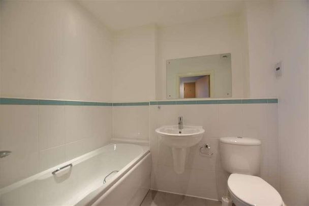 Thornton Side, Redhill, RH1 - Photo 1