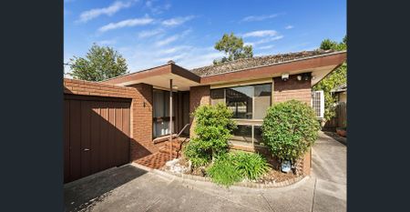 Spacious Villa in the Heart of Fairfield - Photo 2