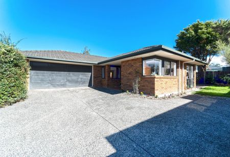 Spacious and Warm Home in New Lynn - Photo 3