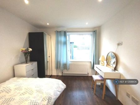 3 bedroom detached house to rent - Photo 4