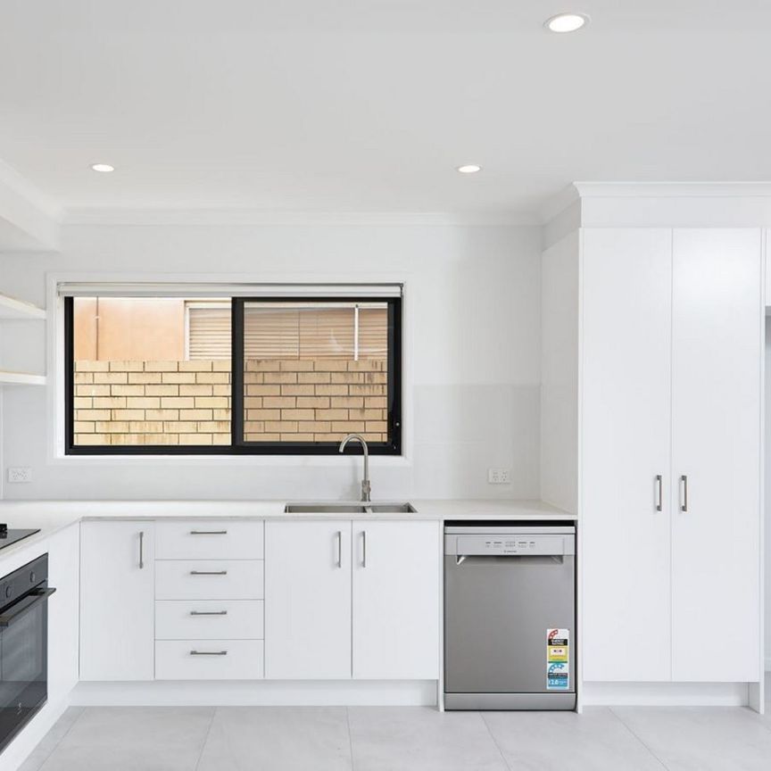 79 Markeri Street, Mermaid Waters - Photo 1