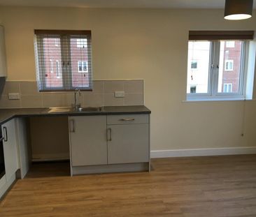2 bedroom Flat To Let - Photo 2