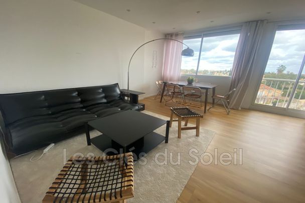 Location Appartement 4 pièces 72m² HYERES 83400 - Photo 1