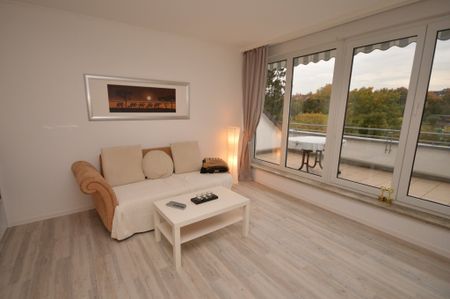 City-Residence: Inkl. PKW-Stellplatz: Modern möblierte 2-Zi.-Wohnung mit Dachterrasse - Photo 2