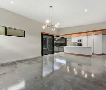 Stylish Executive Townhouse - Photo 6