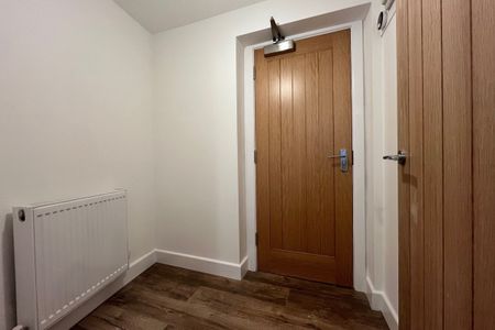 Dove Bank, Uttoxeter - Photo 2