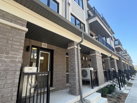 For Lease - 194 MATAWIN Lane, Richmond Hill, Ontario - Photo 2