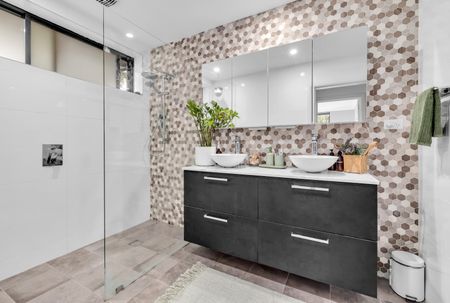 32b Day Road, Cheltenham NSW 2119 - House For Rent | Domain - Photo 3