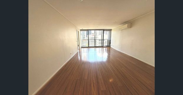 Marvelous Three Bedroom Apartment in Perfect Location! - Photo 1