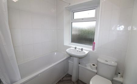 Broadgate Lane, LS18 - Photo 5