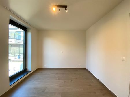 Nieuwbouwappartement met 2 slaapkamers, kelderberging en ondergrondse autostaanplaats - Photo 3