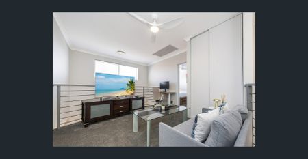 Fully Furnished and Equipped, Three-Bedroom Townhouse in Victoria Park - Photo 2