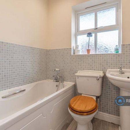 2 bedroom semi-detached house to rent - Photo 4