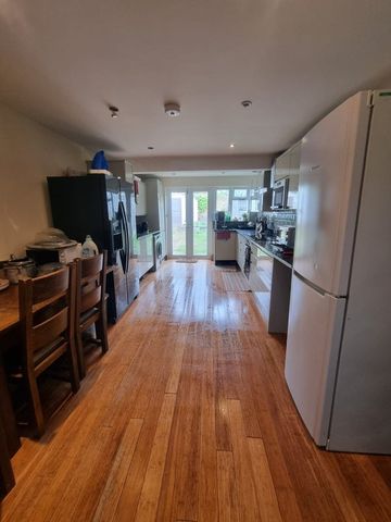 Room in a Shared Flat, Baring Road, SE12 - Photo 3
