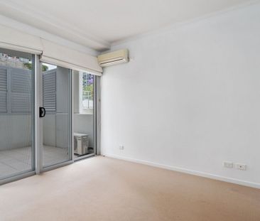 The Perfect Balance of Lifestyle, Location and Convenience - Photo 1