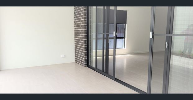 Modern 4 Bedroom Home : Available Now. - Photo 1