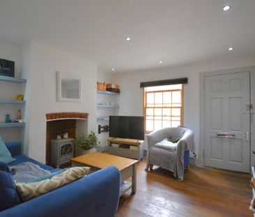 2 bedroom end of terrace house to rent - Photo 3