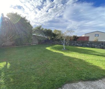 Strathearn Family home - Photo 4