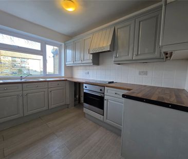 Walker Green, Edge Lane, Dewsbury, WF12 - Photo 5