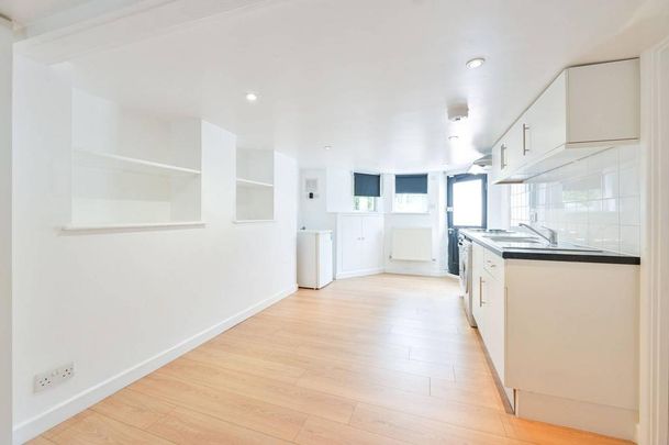 Studio to rent - Photo 1