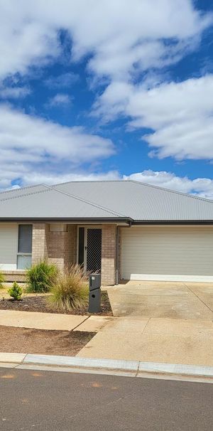 Spacious 4 Bedroom Family Home - Photo 1