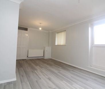 3 Bedroom Terraced House - Photo 5