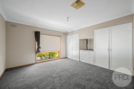 115 Simkin Crescent, Kooringal NSW 2650 - Photo 3