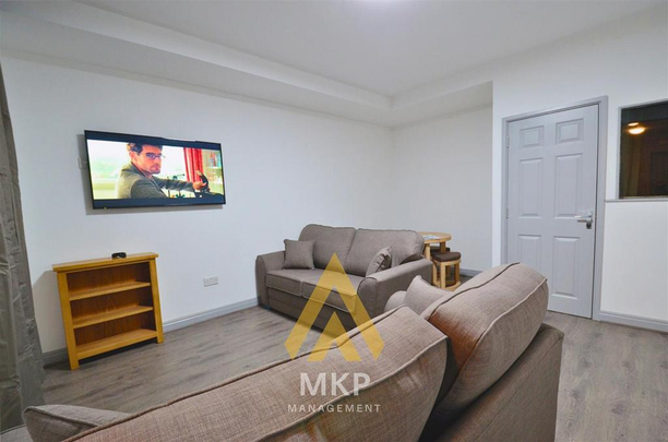 6 bedroom terraced house to rent - Photo 1