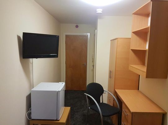 1 bedroom in a flat share to rent - Photo 1