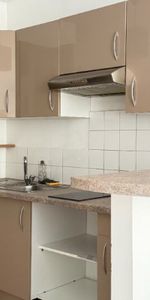 GRAND STUDIO MEUBLE DE 32.50 M² AU CENTRE VILLE - Photo 3