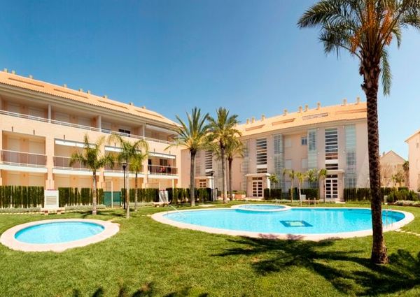 For long-term rent: apartment in Javea, Golden Garden urbanization, with 2 bedrooms and a pool.