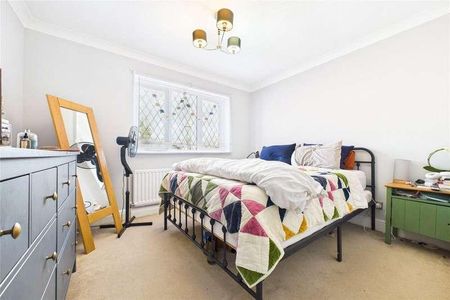 Albany Park Drive, Winnersh, Wokingham, Berkshire, RG41 - Photo 2