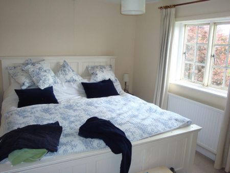 3 bedroom detached house to rent - Photo 3