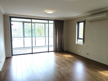 Welcome to This Light-Filled Top-Floor Unit, Set in a Boutique Block of Just Six. - Photo 4