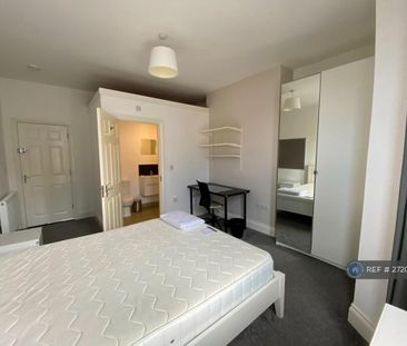 6 bedroom terraced house to rent - Photo 5