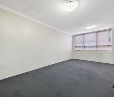 Studio On Top Floor - Photo 6