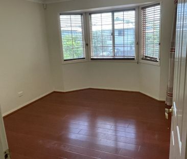 LOCATION, LOCATION, LOCATION! - Photo 3