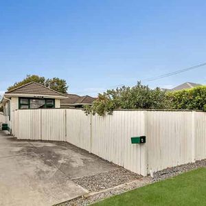 Pets welcome, family home in Hoon Hay - Photo 2