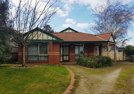 THREE BEDROOM FAMILY HOME - Photo 2