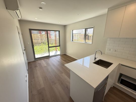 9 Te Ara Wai, Mangere East - Photo 1