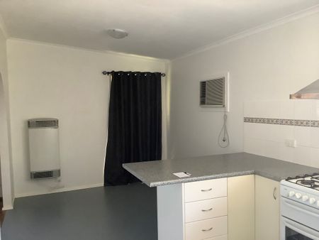 3 Bedroom House with Shed - Photo 5