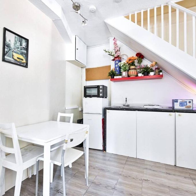 2 bedroom property to let - Photo 1