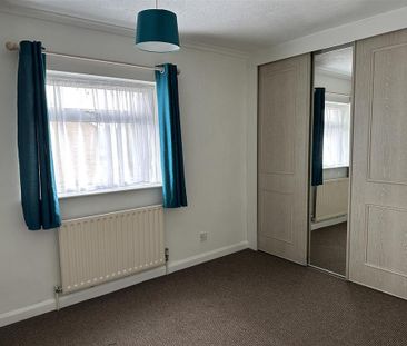 2 bedroom end of terrace house to rent - Photo 2