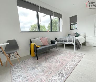 Studio to rent - Photo 2