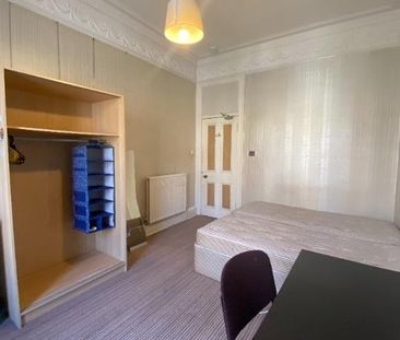 3 bedroom flat to rent - Photo 3