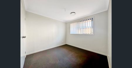 Gorgeous Four Bedroom Duplex Home Opposite The Park - Photo 3