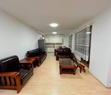 Úszódarú utca - Fotó 1